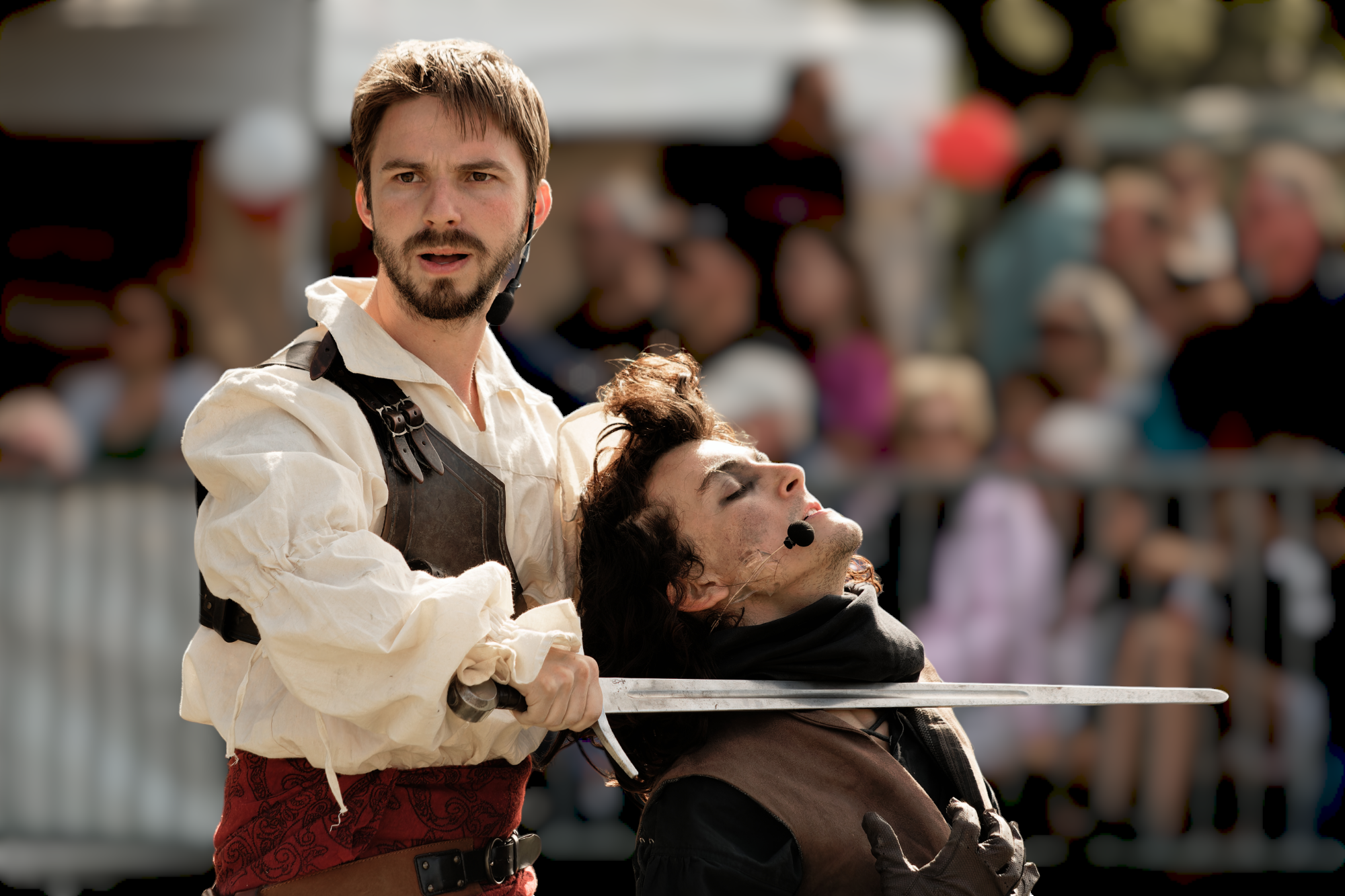 Kallisto kabane kompagnie bon duel libertalia medieval spectacle spectacle équestre comedie escrime chant musique danse pirate 19eme chevalier princesse cheval chevaux kabane kompagnie fight compagnie professionnelle théatre épique chevalerie tournois Loire atlantique la roche bernard saint brevin les pins saint brevin l'ocean